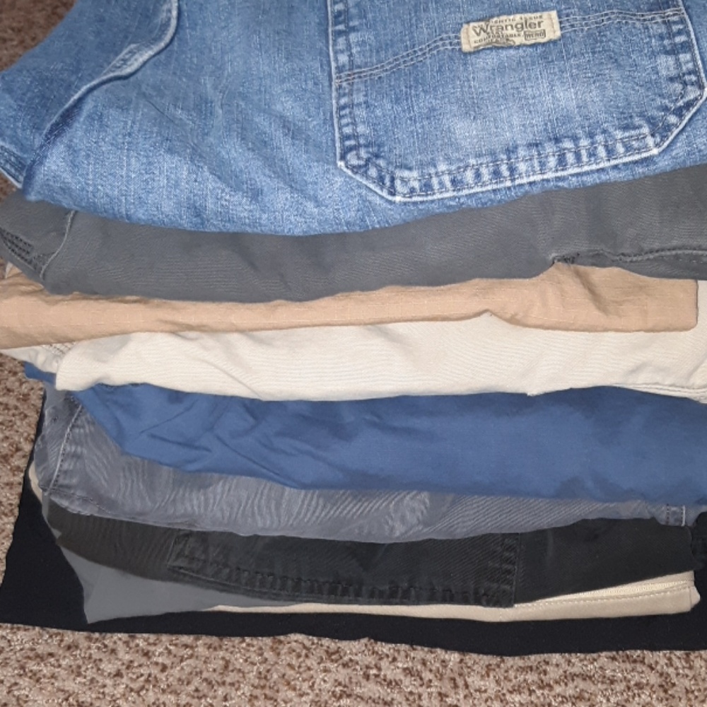 Like new! Mens cargo shorts lot. Size 38/40